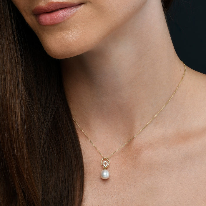 Pearl Necklace Dazzling White Cubic Zirconia Stones in 9K Yellow Gold