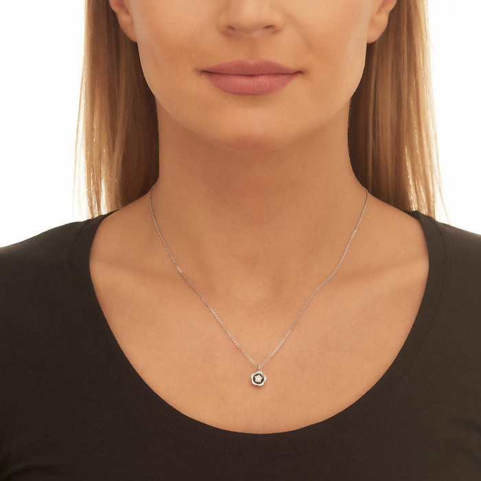 Flower Solitaire 0.20ct Round Diamond Pendant In 18K White Gold