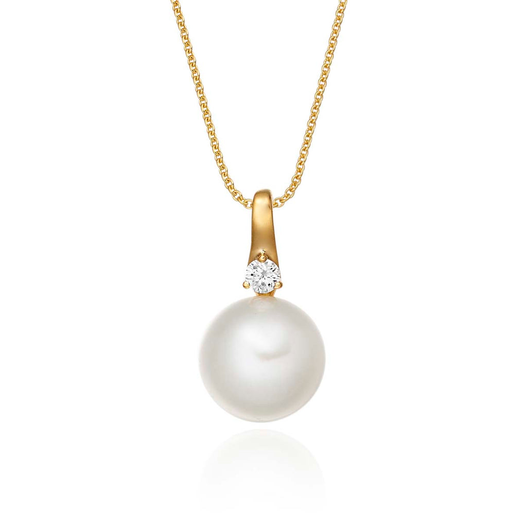 Pearl Pendant Necklace With 0.05ct Diamond 18K Yellow Gold
