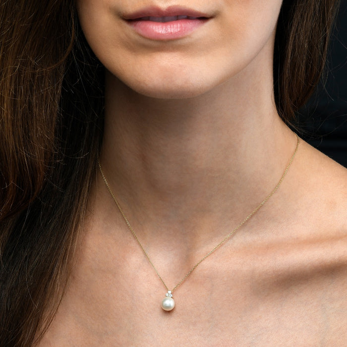 Freshwater Single Pearl Pendant 0.08ct Trilogy Diamond 18K Yellow Gold