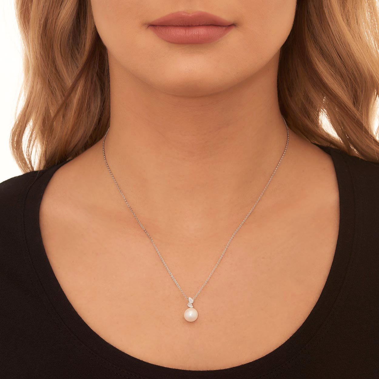 Pearl Pendant With 0.05ct Diamond 9K White Gold 
