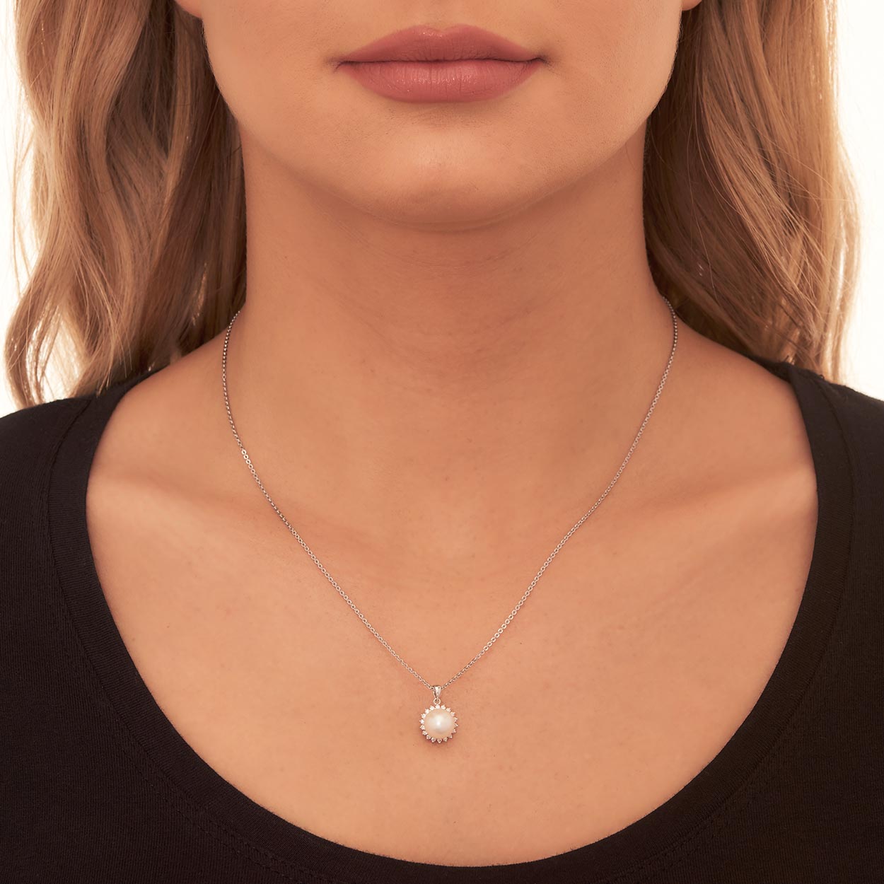 Pearl Pendant Necklace With 0.17ct Diamond 18K White Gold
