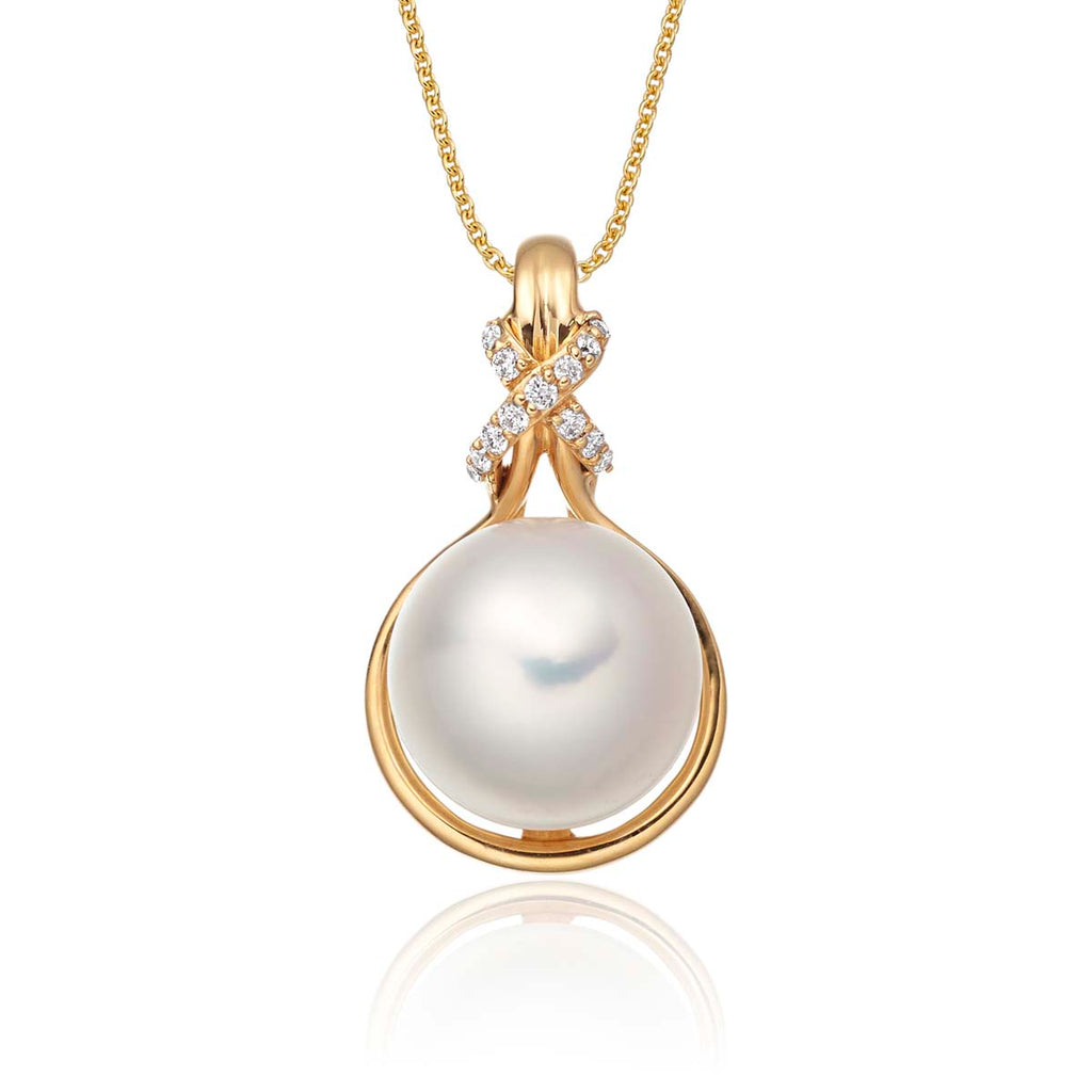 Pearl Pendant Necklace With 0.06ct Diamond 9K Yellow Gold