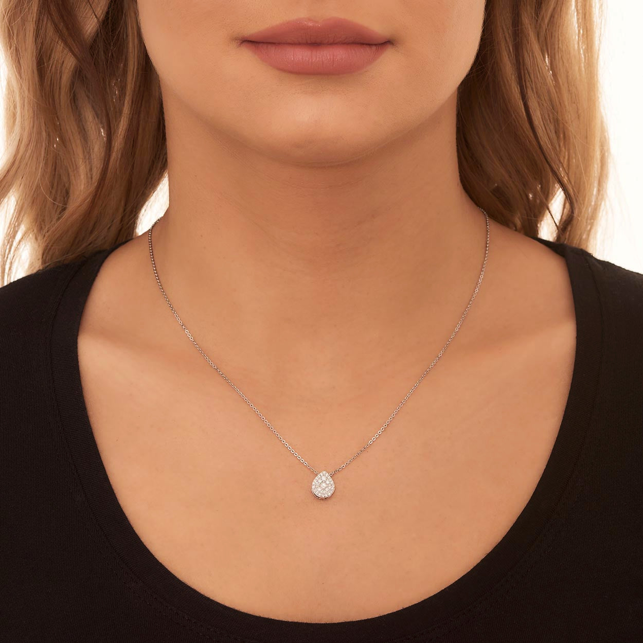 Pear shape 0.25ct cluster diamond pendant in 18K white gold