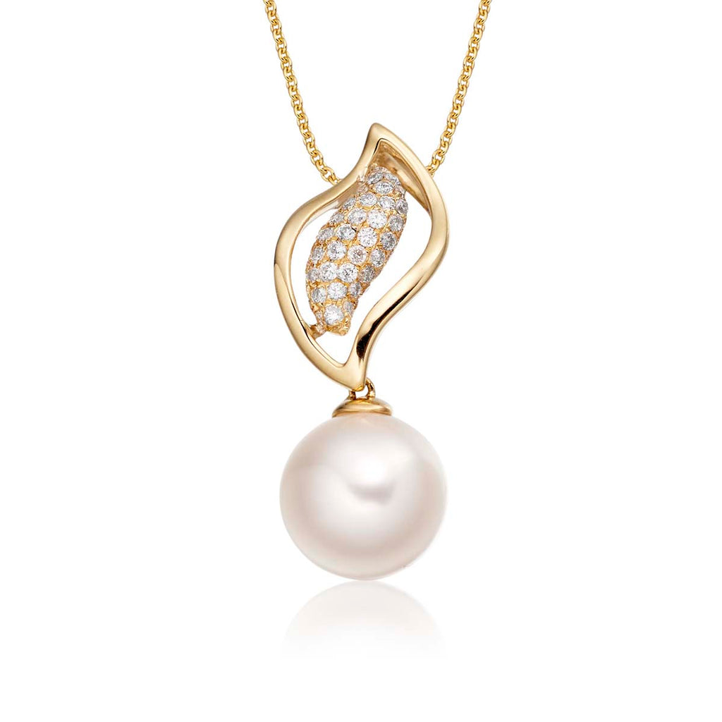 Pearl Pendant Necklace With 0.15ct Diamond 18K Yellow Gold