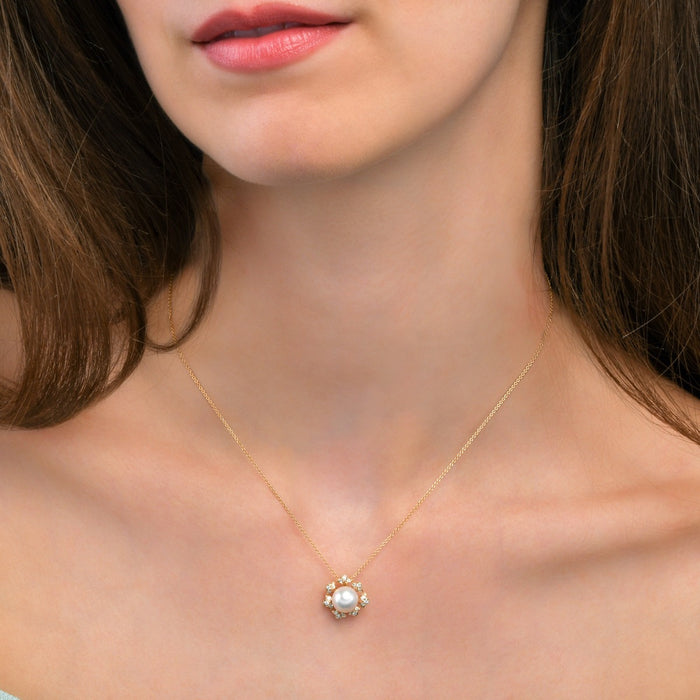 Freshwater Single Pearl Necklace 0.16ct Diamond 18K Yellow Gold