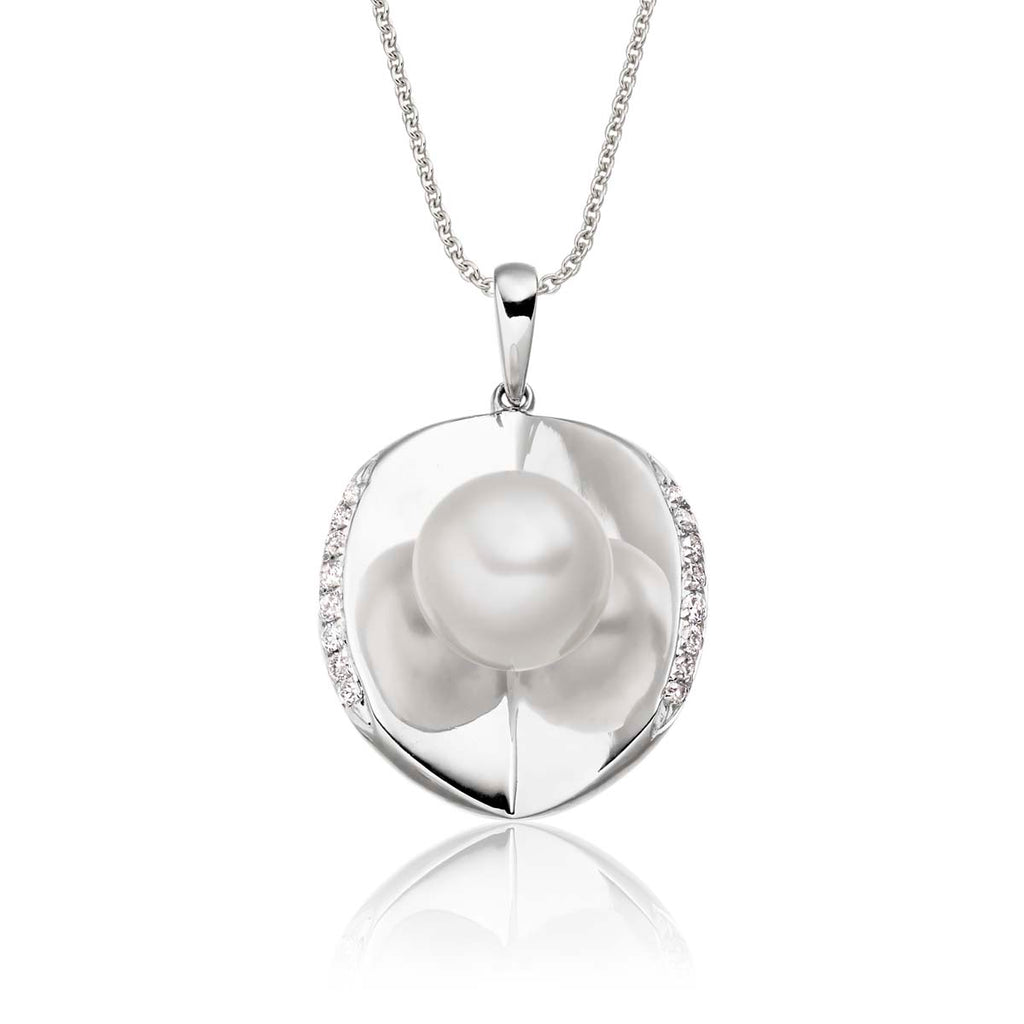 Oyster freshwater pearl & diamond pendant in 18K white gold