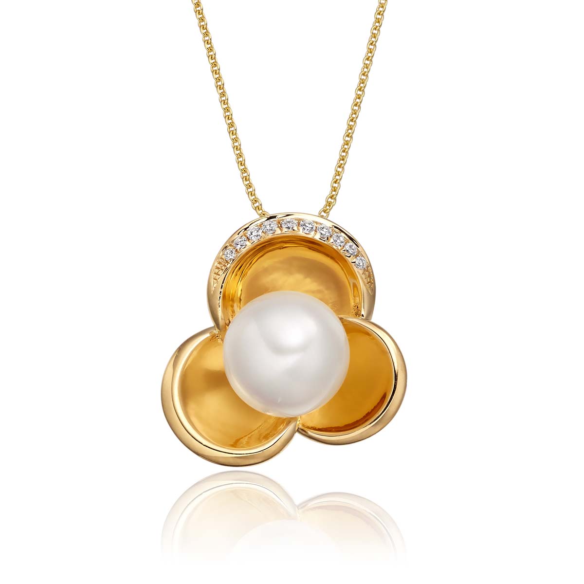 Freshwater pearl with 0.04ct diamond pendant in 18K yellow gold 