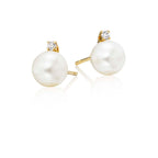 Freshwater pearl with 0.08ct diamond studs in 18K yellow gold