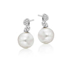 Freshwater pearl with 0.06ct diamond studs in 18K white gold