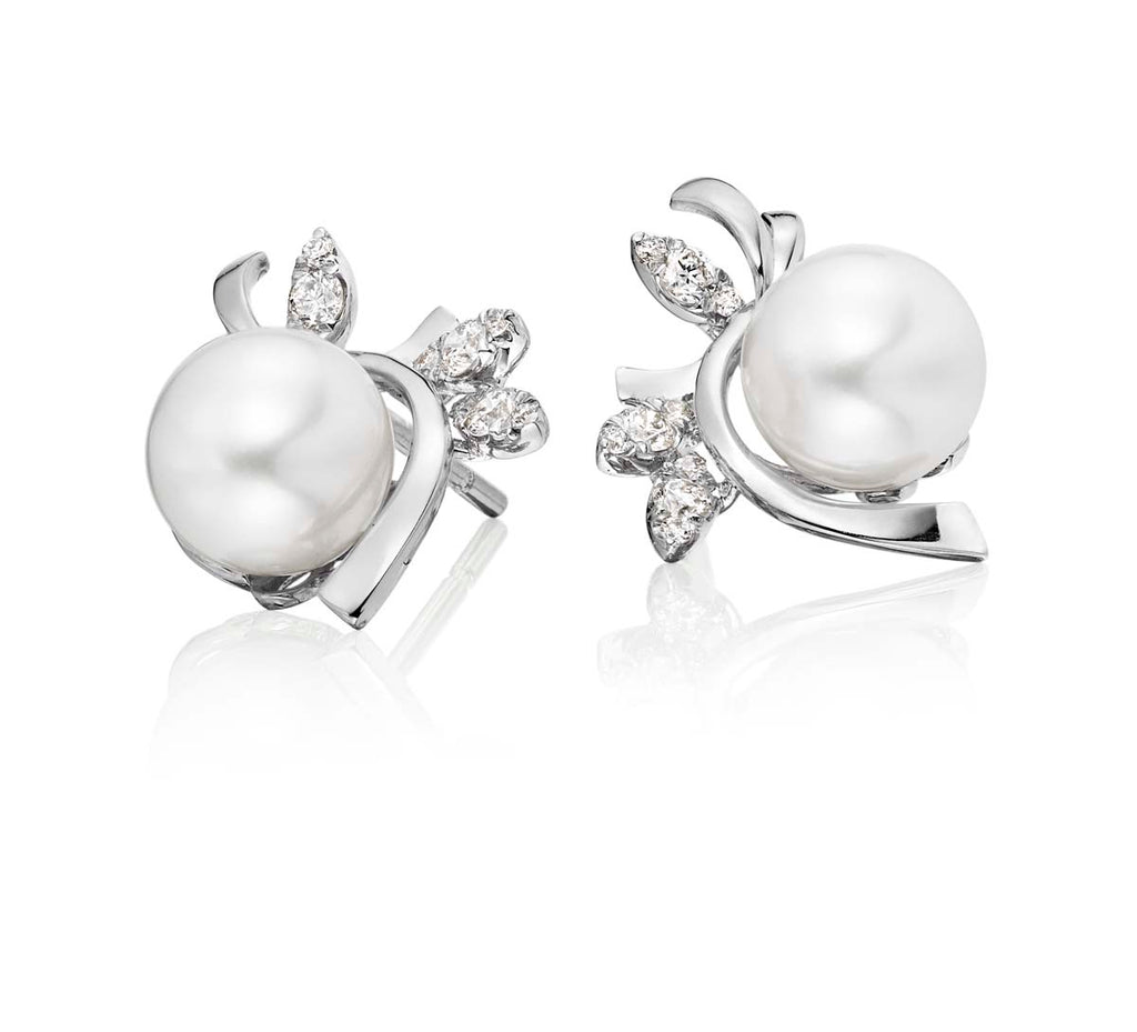 Freshwater pearl with 0.17ct diamond studs in 9K white gold
