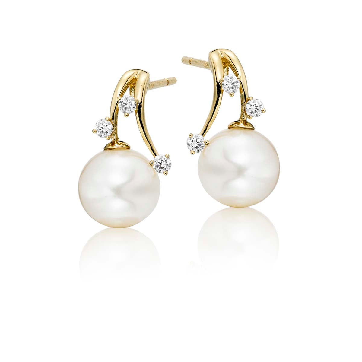 Trinity Freshwater pearl & diamond earrings in 18K yellow gold