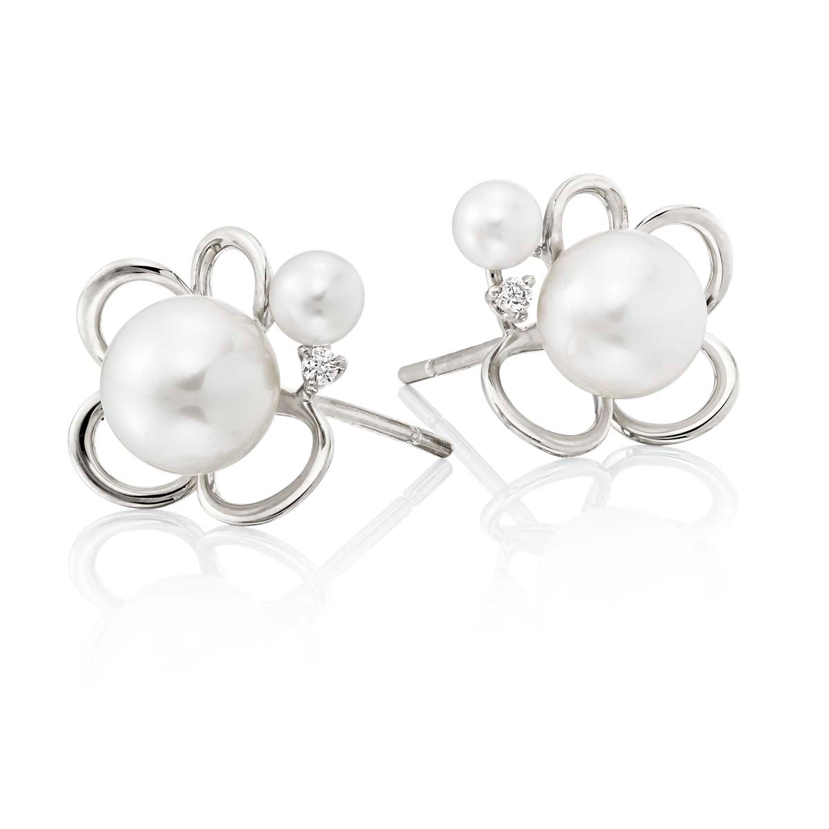 Freshwater pearl with 0.03ct diamond studs in 9K white gold