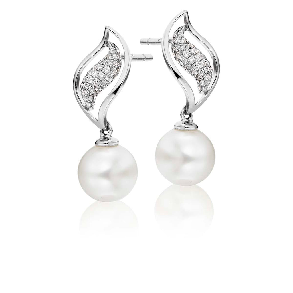 Freshwater pearl with 0.25ct diamond earrings in 9K white gold