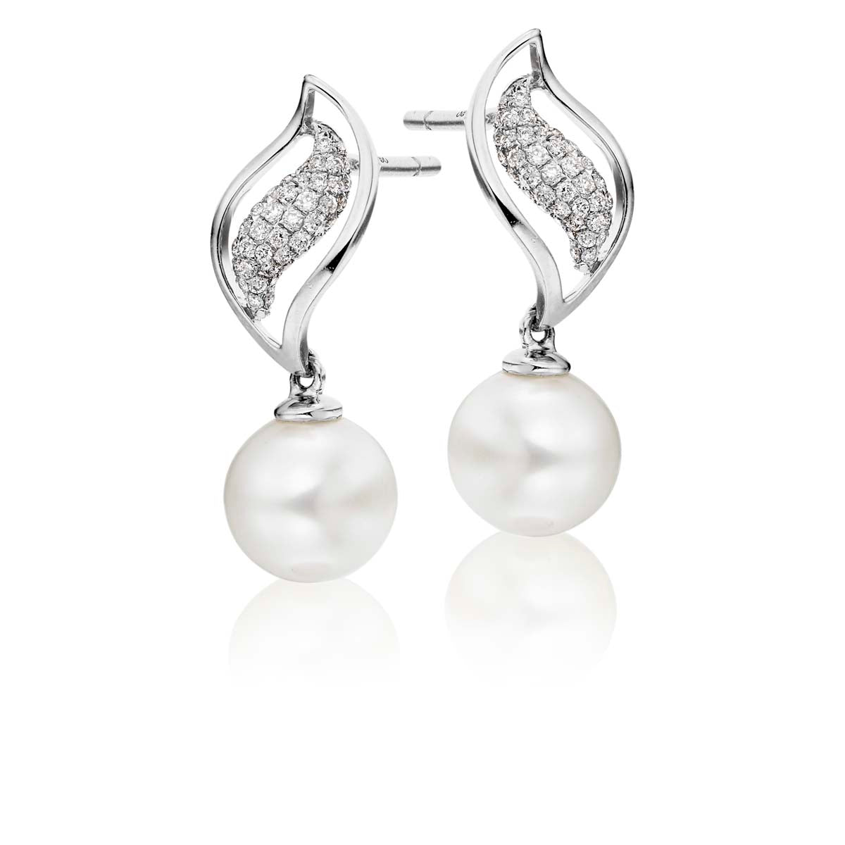 Freshwater pearl with 0.25ct diamond earrings in 9K white gold