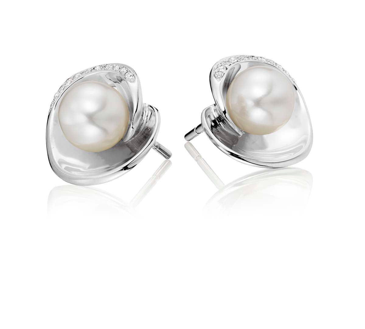 Bowl Freshwater pearl & diamond studs in 9K white gold