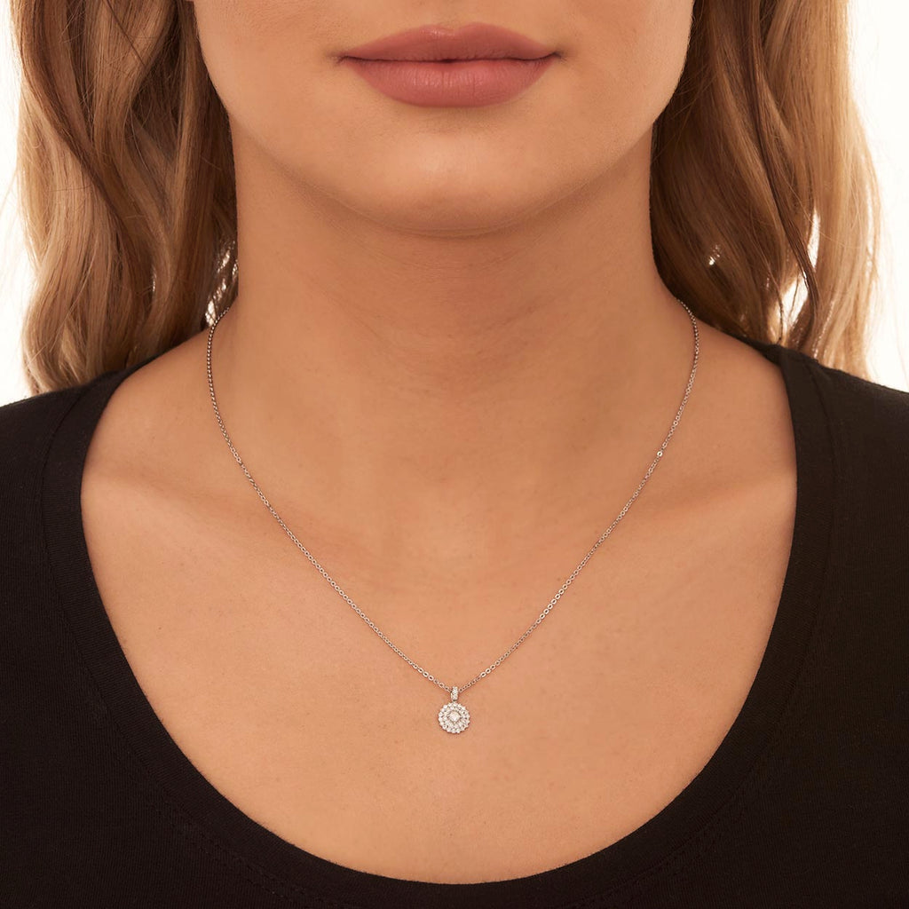 Round 0.30ct cluster diamond pendant in 18K white gold