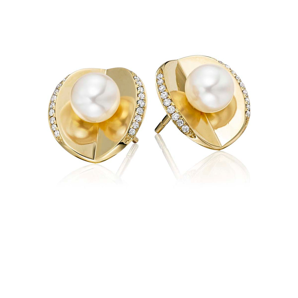 Oyster freshwater pearl & diamond studs in 18K yellow gold