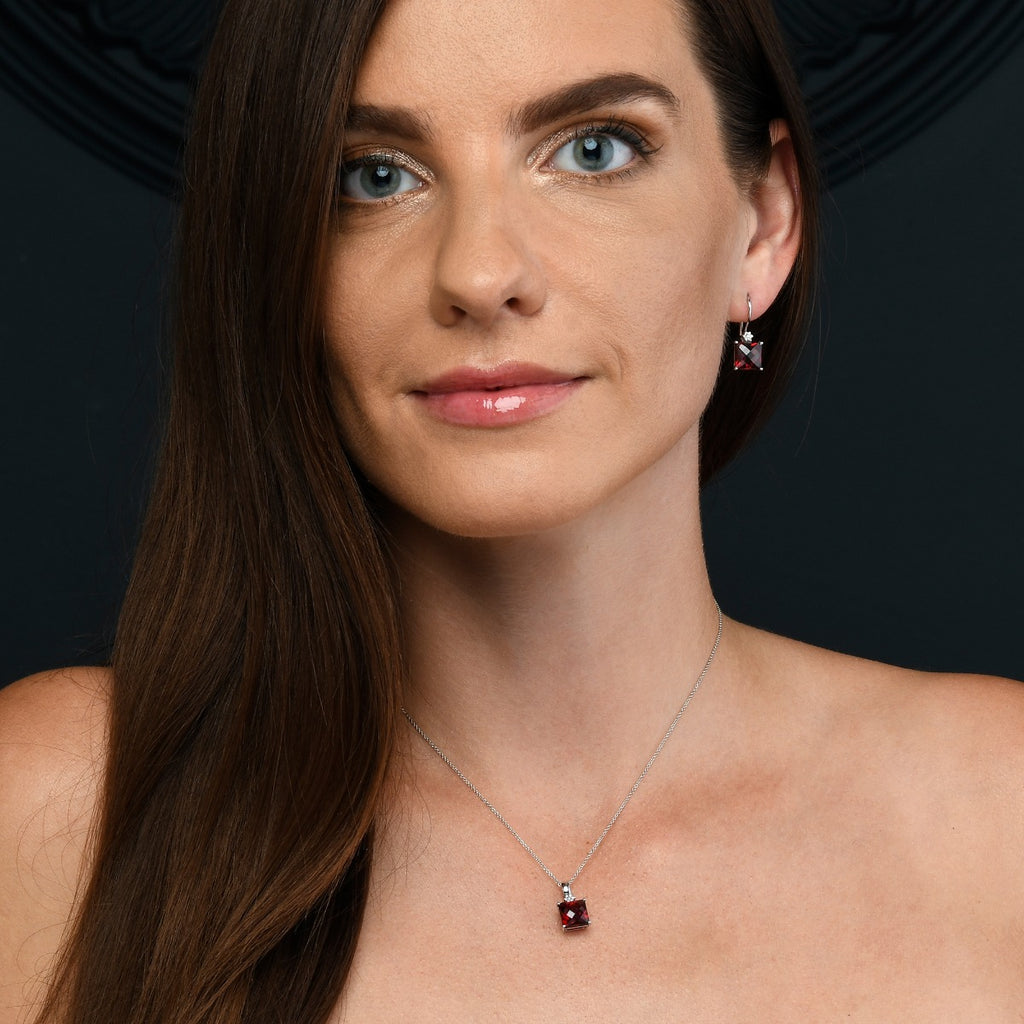 4.20ct Garnet With 0.03ct Diamond Pendant In 9K White Gold