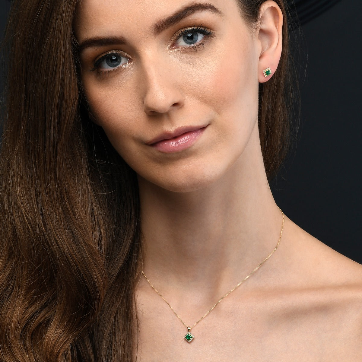 0.27ct Emerald Pendant Necklace 0.06ct Diamond 9K Yellow Gold