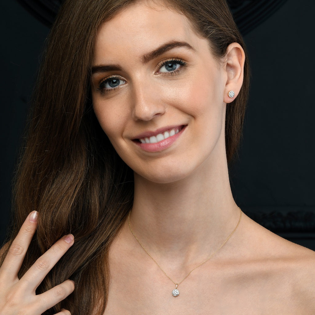 simple round diamond pendant necklace in solid gold