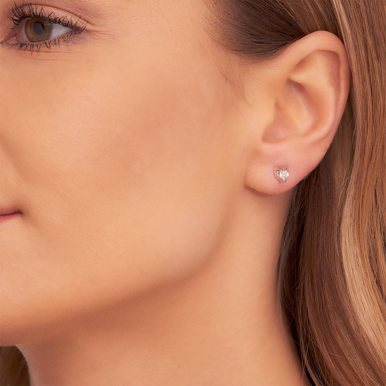 Solitaire 0.30ct 2 Claw round diamond studs in 9K white gold 