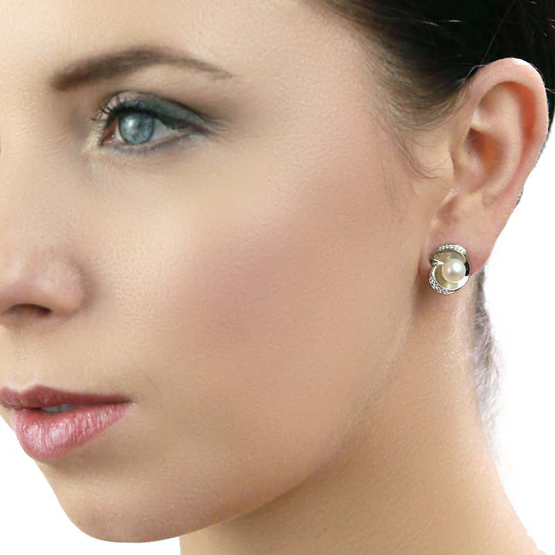 Freshwater pearl with 0.13ct diamond studs in 9K white gold
