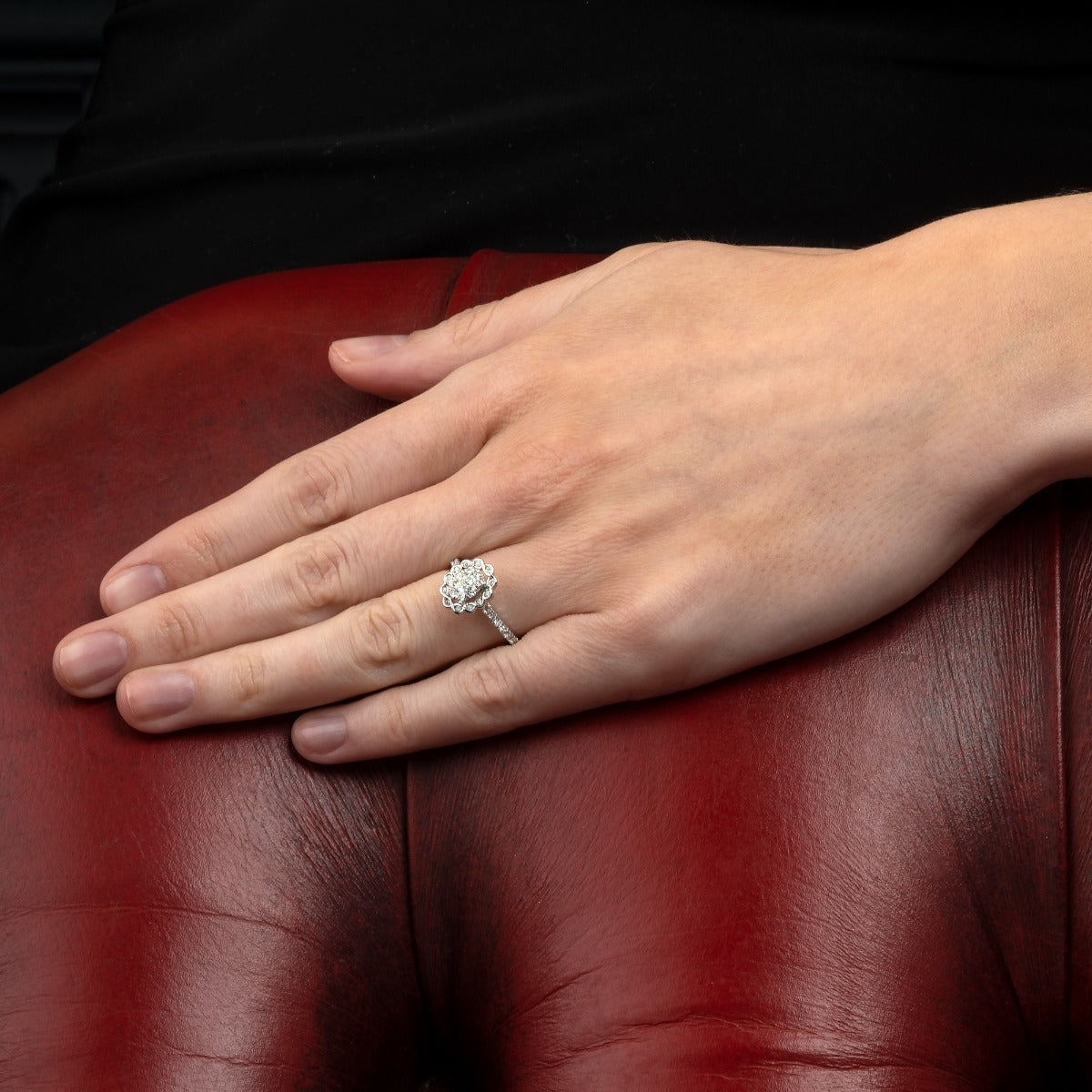 18ct White gold ring with diamonds