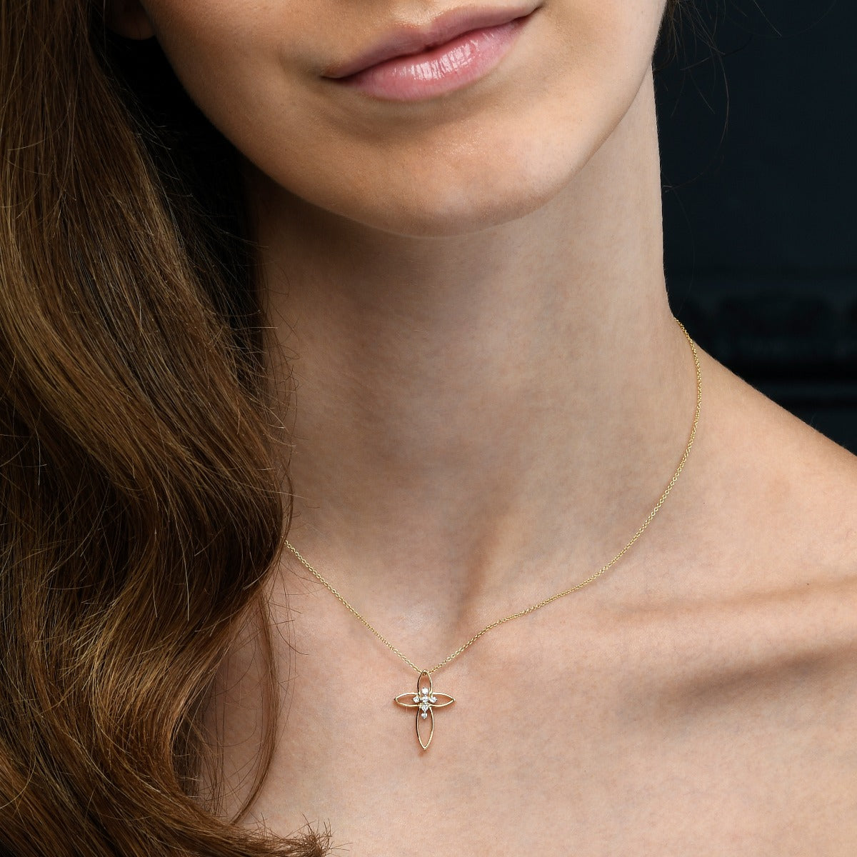 Cross pendant 0.08ct diamonds in 9K yellow gold