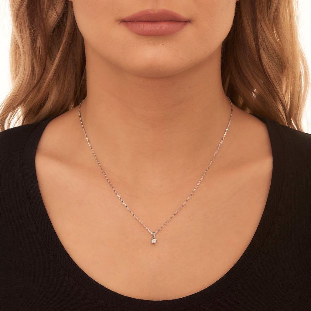 Solitaire 0.20ct 4 claw princess diamond pendant in 18K white gold