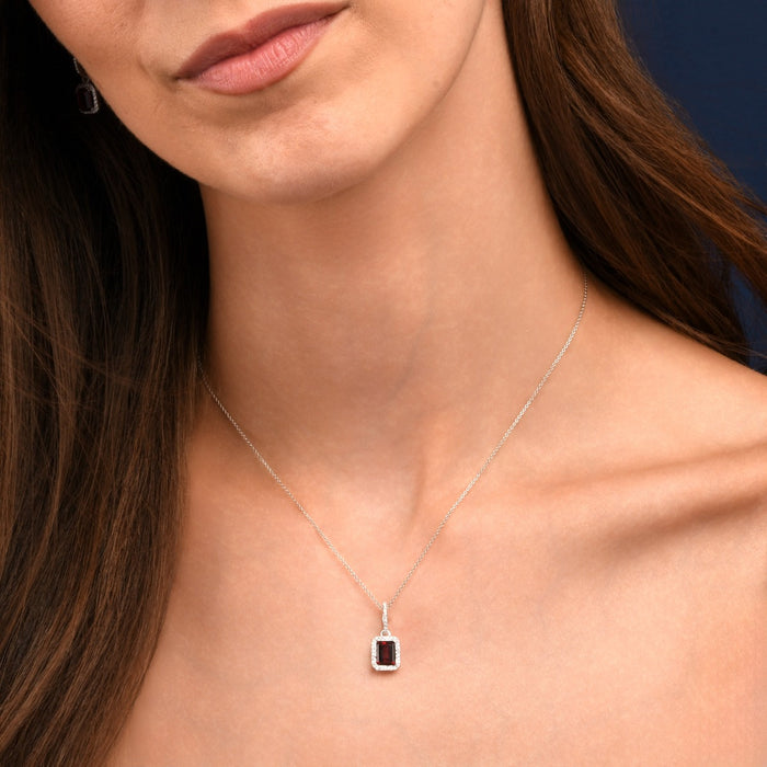1.80ct Garnet With 0.15ct Diamond Pendant In 18K White Gold