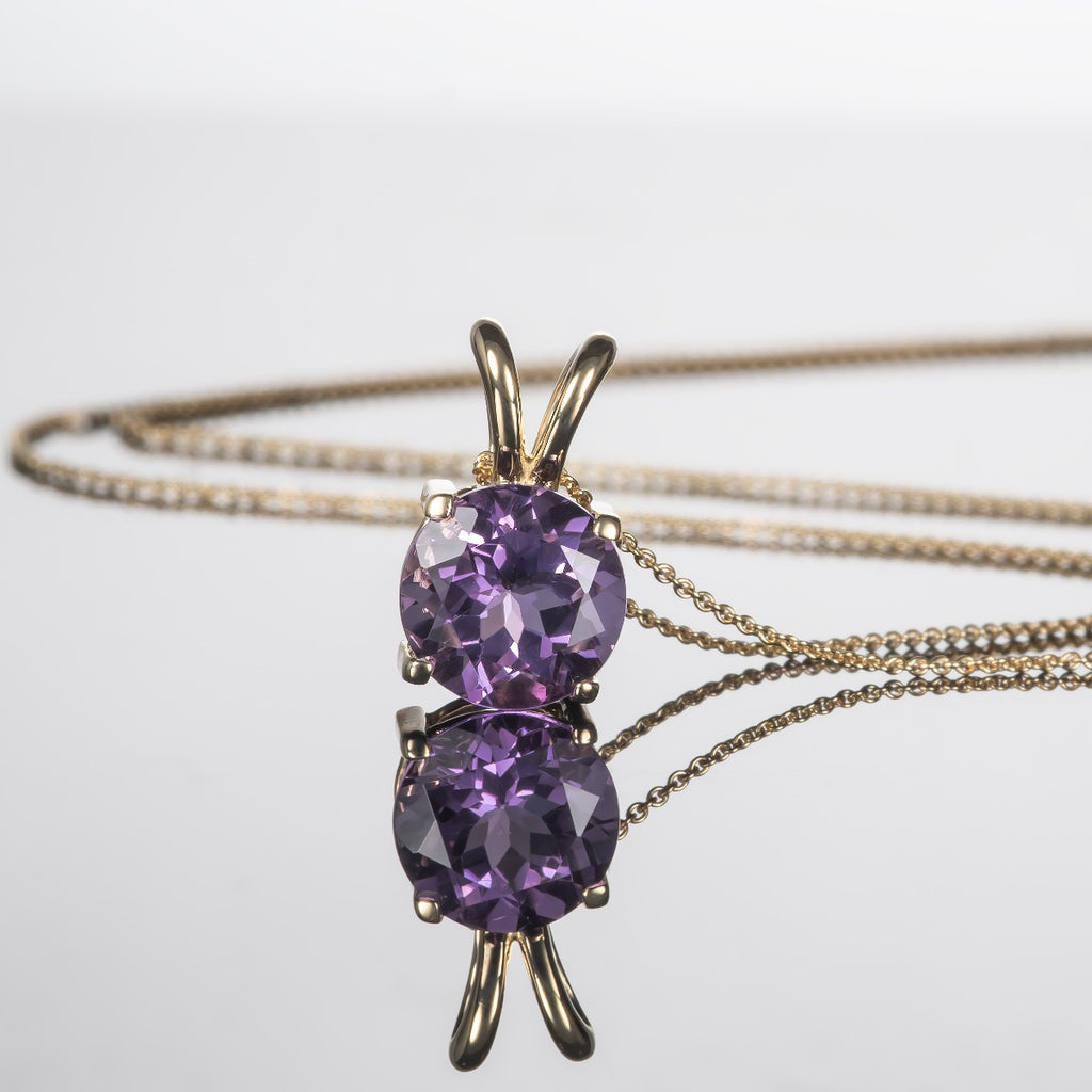 1.60ct Solitaire Amethyst Pendant Necklace In 9K Yellow Gold