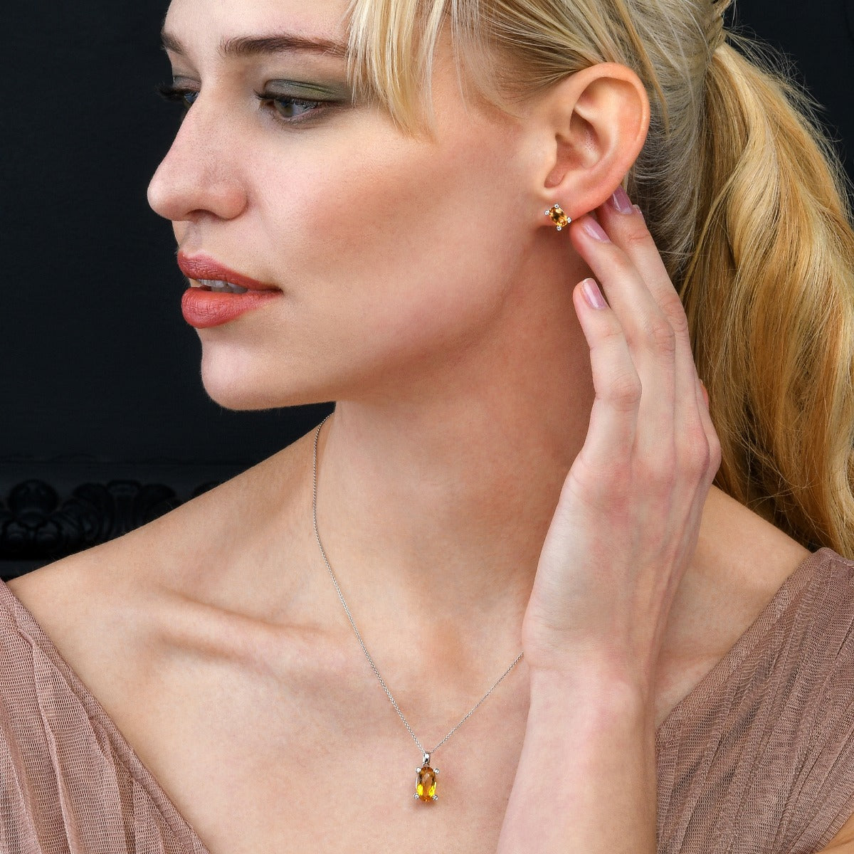 3.00ct Oval Citrine Pendant Necklace With Diamond 18K White Gold