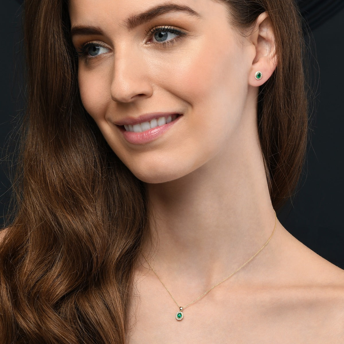 0.20ct Emerald Pendant Necklace 0.05ct Diamond 18K Yellow Gold