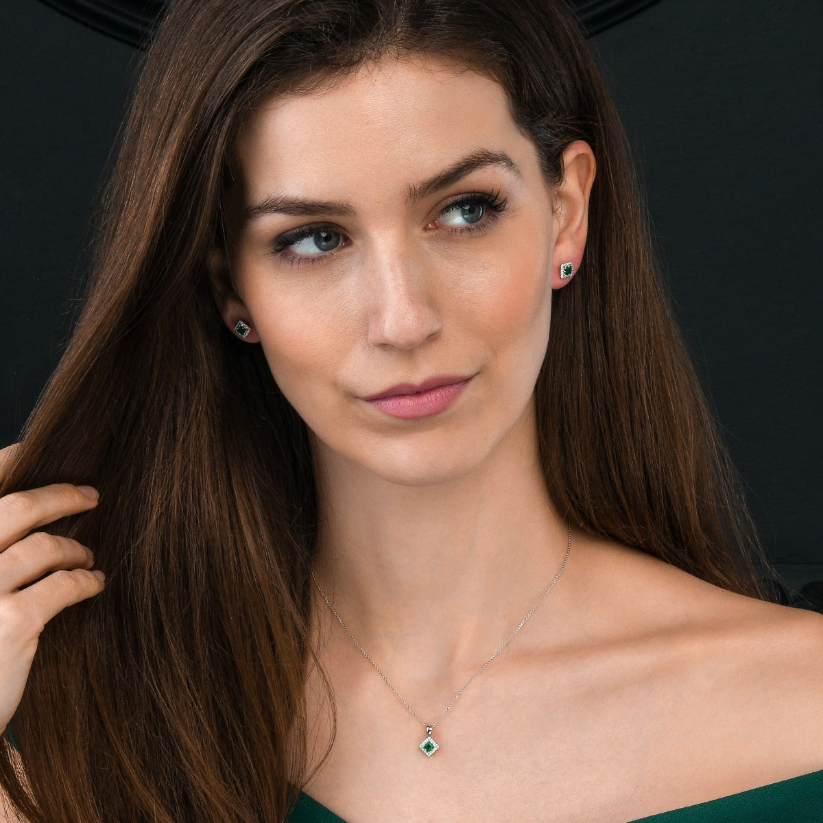 0.27ct Emerald Pendant Necklace 0.06ct Diamond 18K White Gold