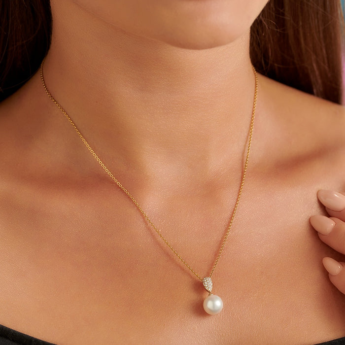 Freshwater Single Pearl Drop Pendant 0.11ct Diamond 18K Yellow Gold