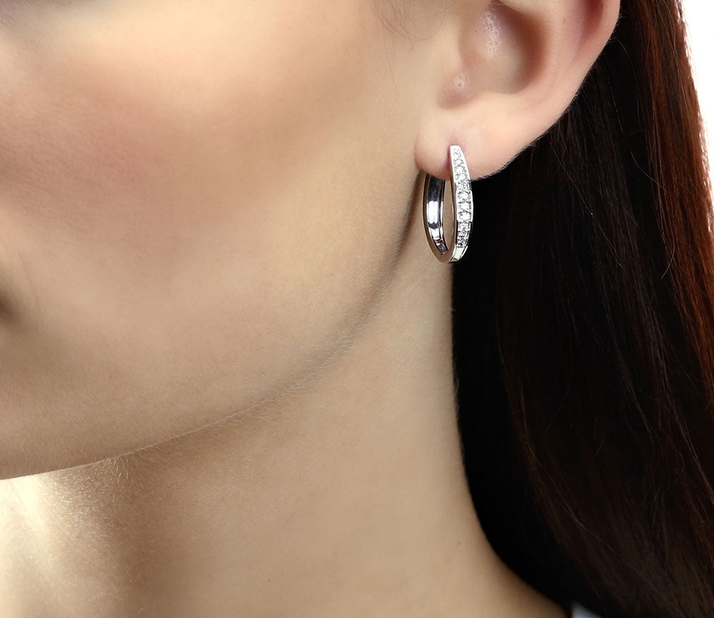 Gradualting 0.40ct diamond hoop earrings in 18K white gold