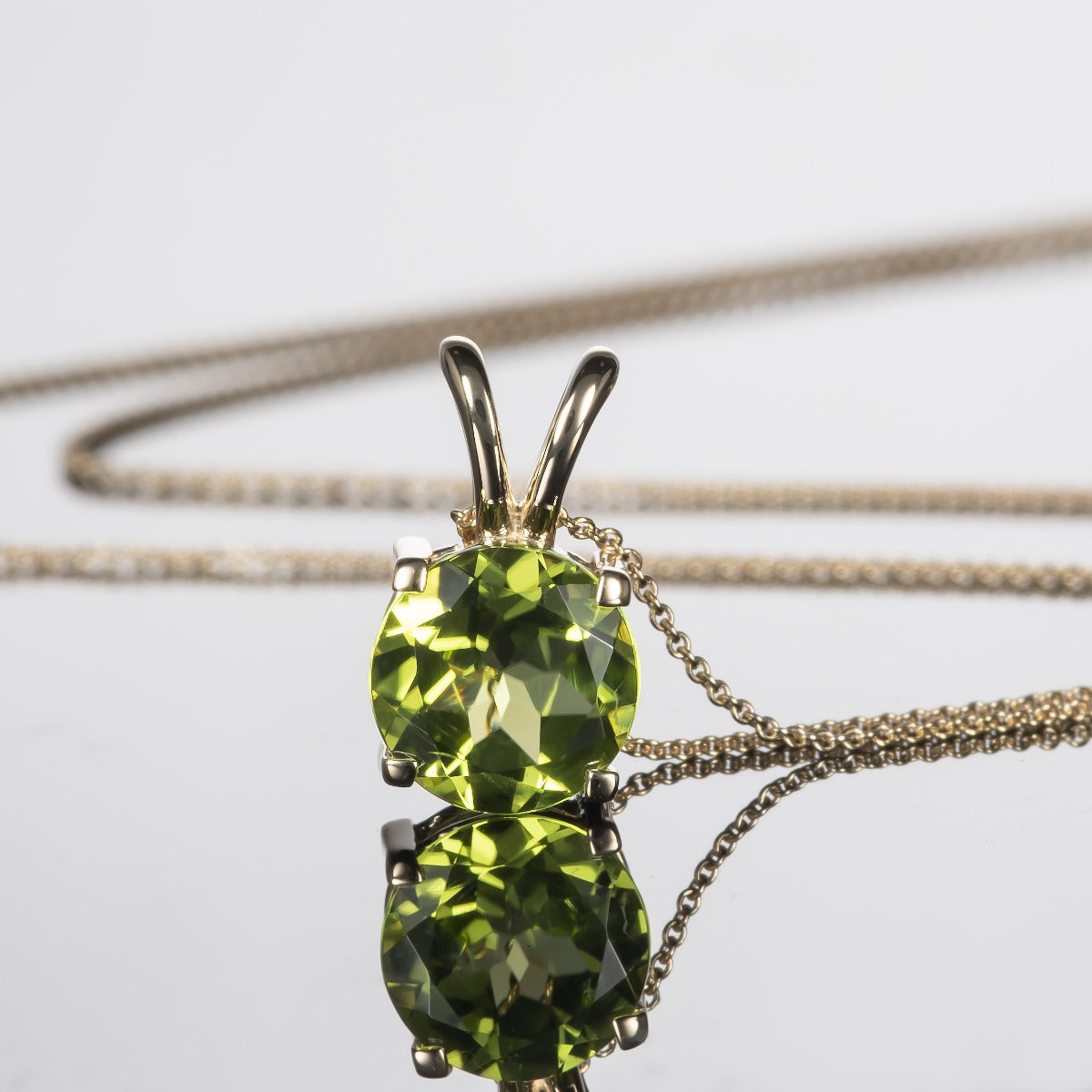 2.20ct Solitaire Peridot Pendant Necklace In 9K Yellow Gold