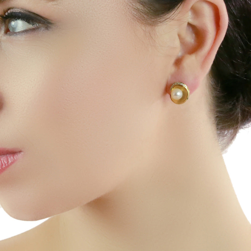 Bowl Freshwater pearl & diamond studs in 9K yellow gold 