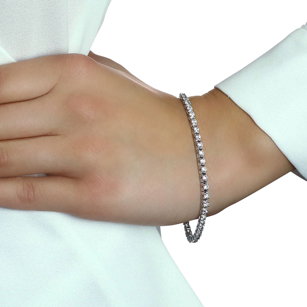 Box Claw 3.00ct diamond tennis bracelet in 18K white gold