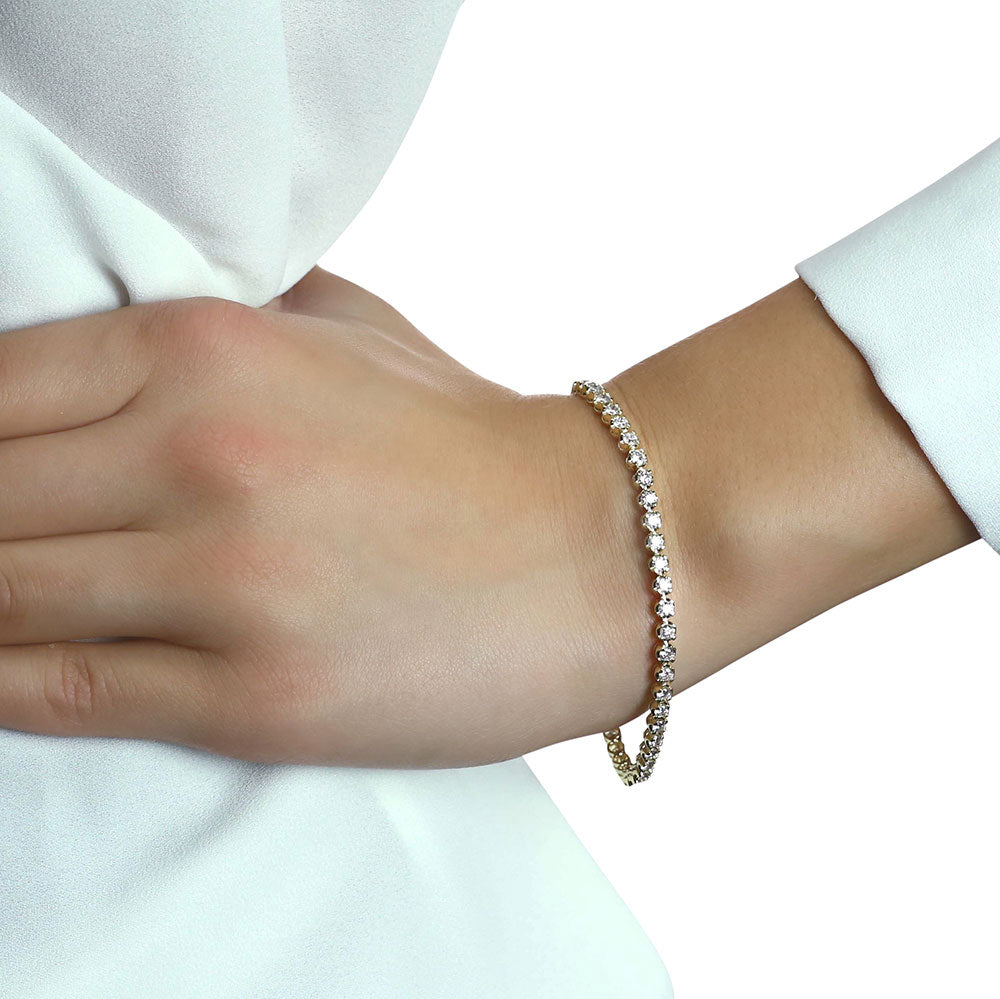 Basket Claw 3.00ct diamond tennis bracelet in 9K yellow gold