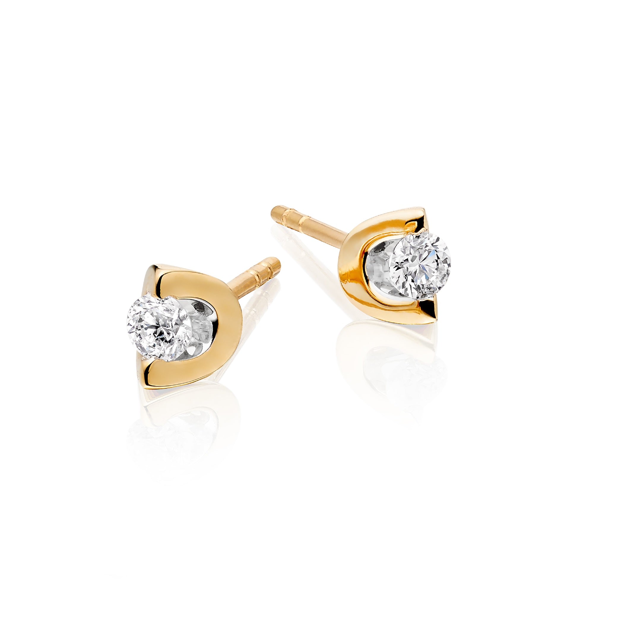Solitaire 0.20ct 2 Claw round diamond studs in 18K yellow gold