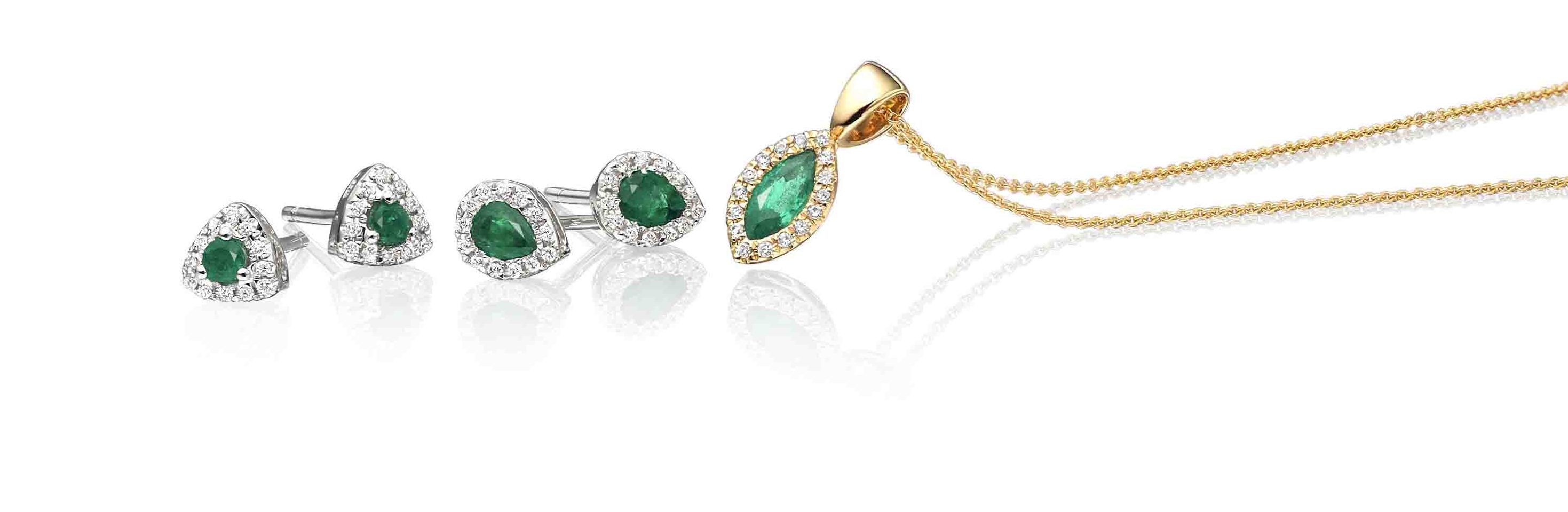 Emerald necklace and emerald earrings set on gold