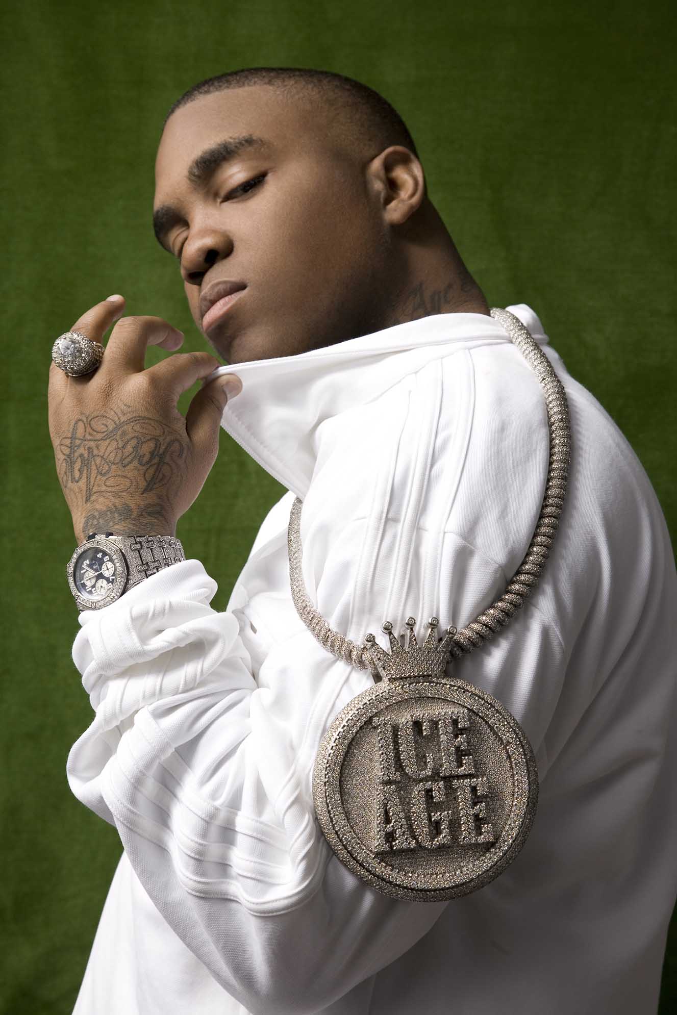 Mike Jones flexing his chain